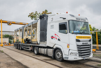 Megérkezett az első új CAF-villamos váza