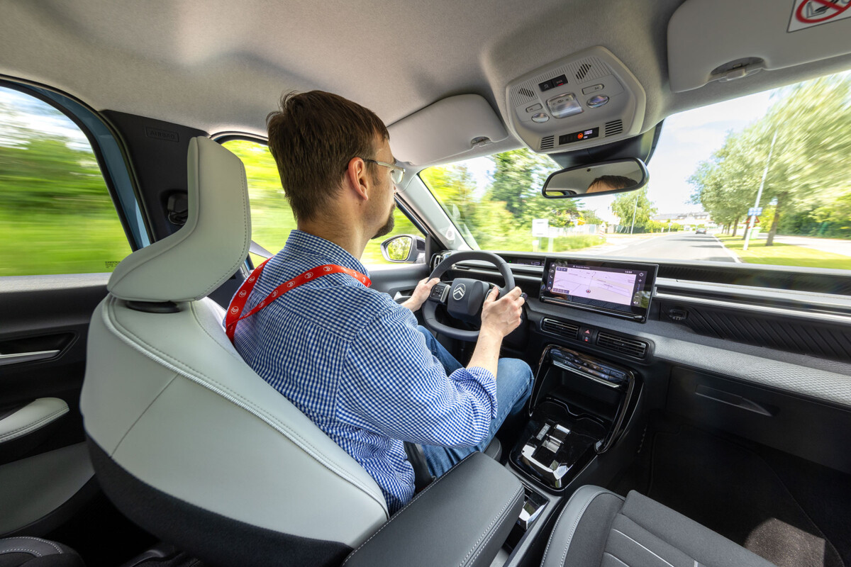 Sok autós nincs tisztában azzal, miért fontos így fogni a kormányt