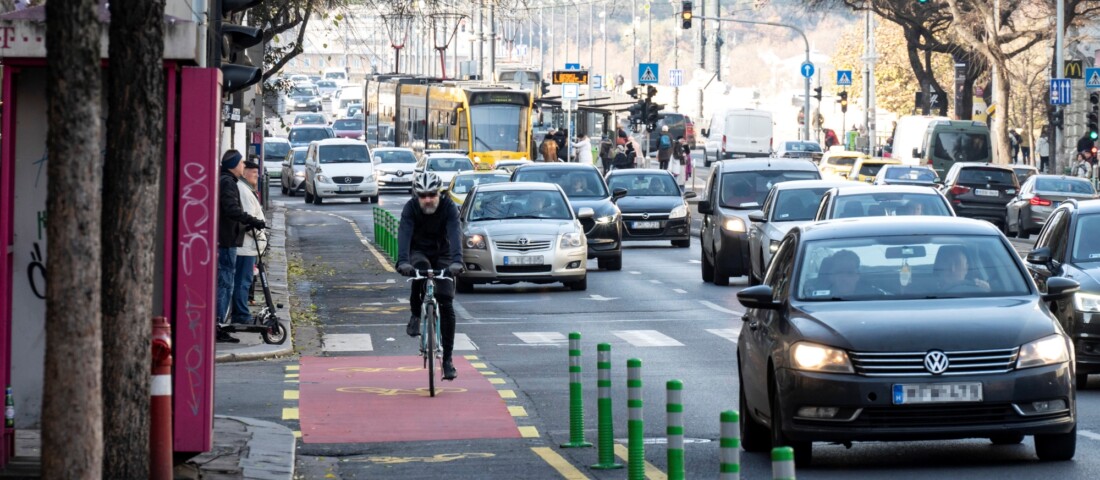 Itt vannak az új KRESZ első pontjai
