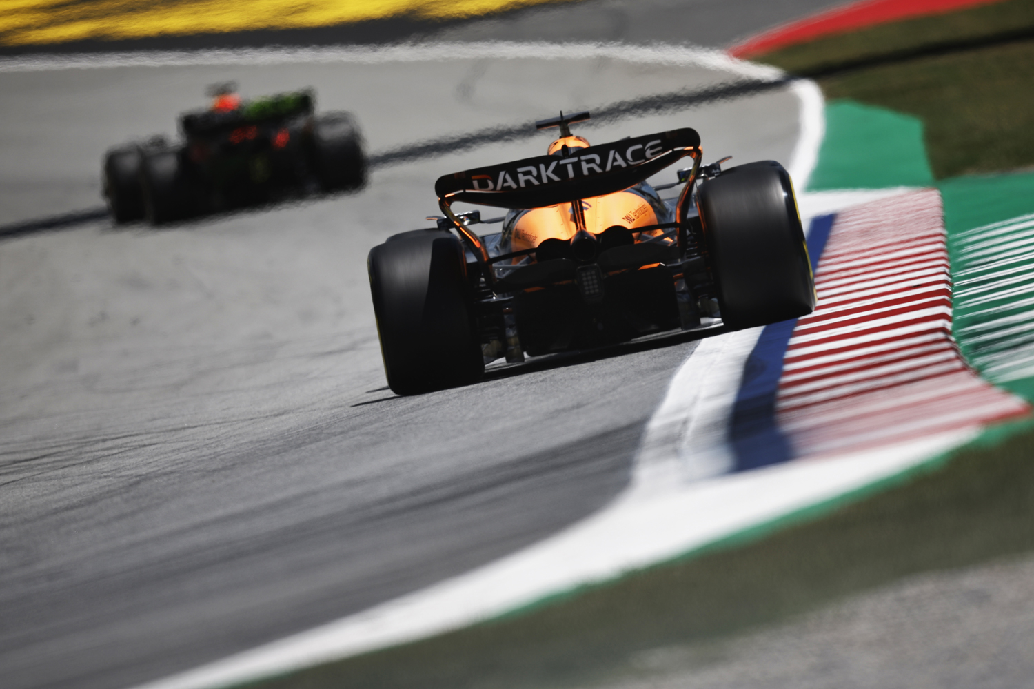 F1: Norrisé a megszakított első szabadedzés