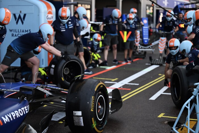 F1: Nagybevásárlás a kiscsapatnál, 26 mérnököt igazoltak