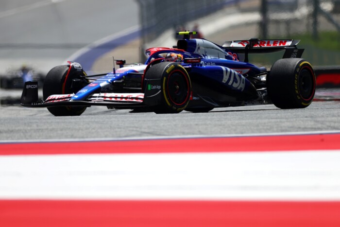 F1: Rosszat szólt a pilóta, súlyos büntetést kapott