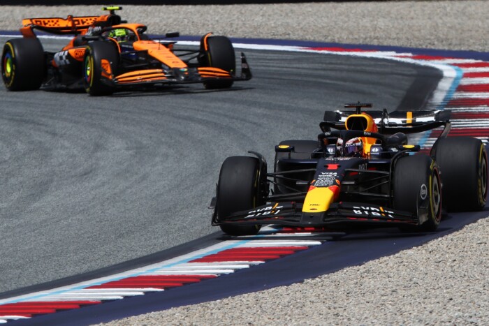 F1: Verstappent már helyre kellett volna tenni