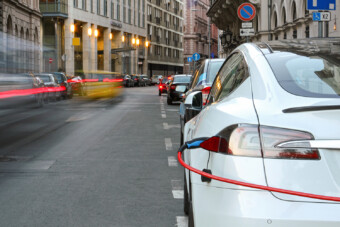 Budapesti Tesla-tulajdonosé a hét vicces videója