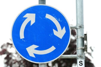 Túl sok baleset történt, inkább felszámolják a körforgalmat