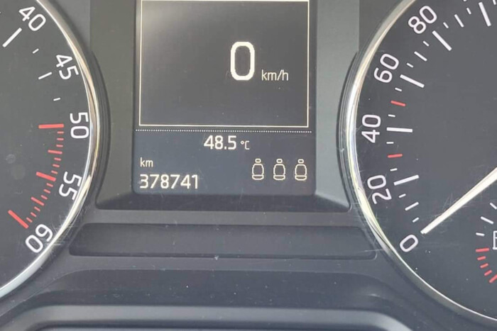 Hiánypótló táblázat: Így forrósodik percenként az utastér a napon