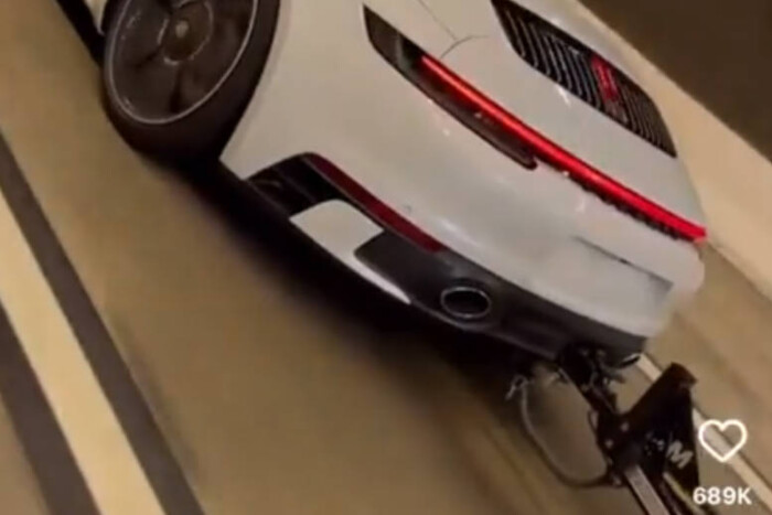 Horrorkaravánok szellemét idézi meg ez a Porsche 911