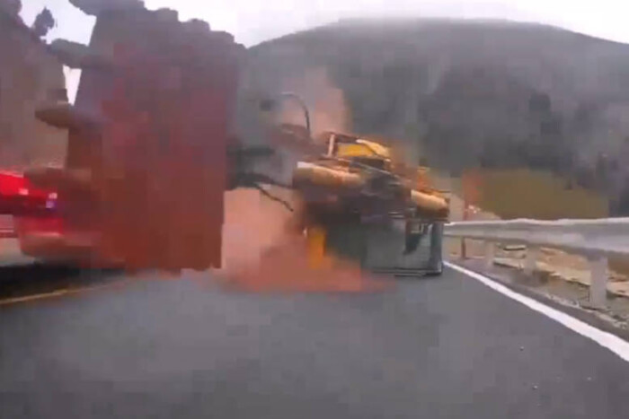 Rémisztő pillanat, amitől minden sofőrt elöntene az adrenalin