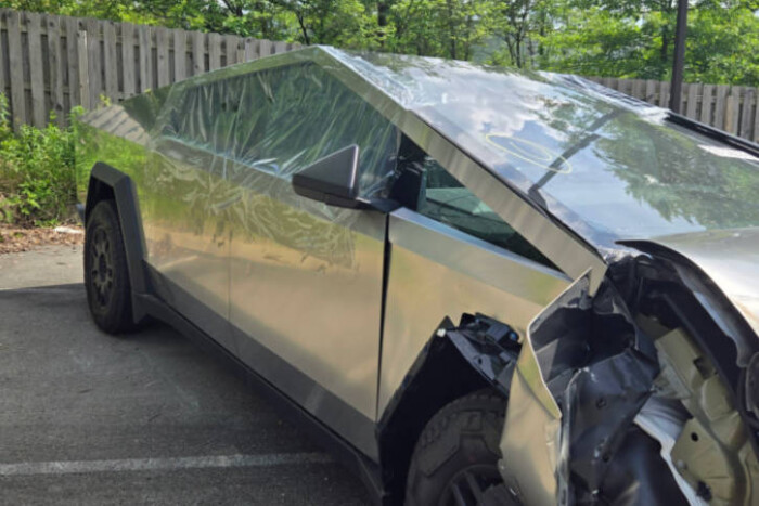 Hiába taposta a féket, csak gyorsított a Cybertruck