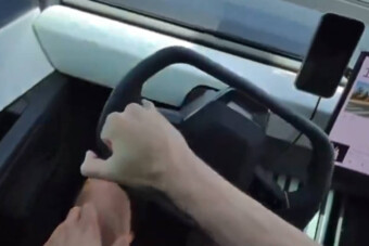 Gyorshajtással vagánykodott, repülhet állásából a pilóta