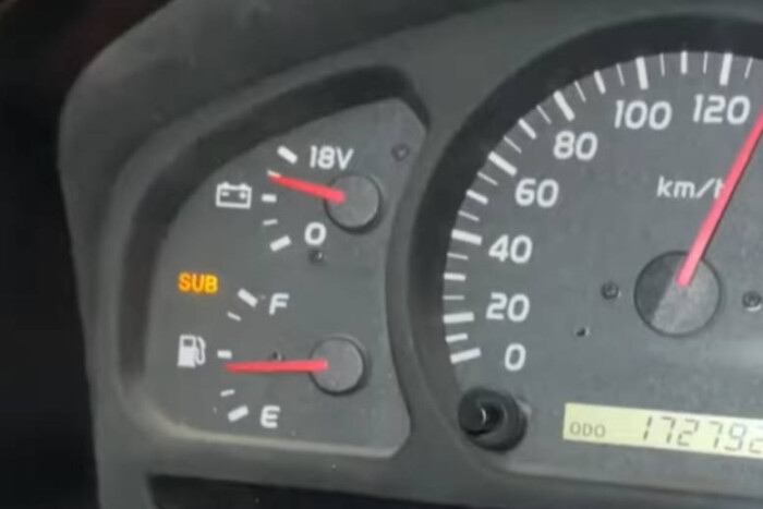 Menet közben töltődik fel a Toyota benzintankja