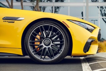 Gamernek ajándékozott egyedi autót a Mercedes