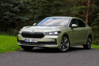 A dízel még mindig nyerő: 2800 km-t mentek tankolás nélkül egy Škodával 3