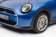 Benzinmotorral újult az ötajtós Mini Cooper 52