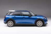 Benzinmotorral újult az ötajtós Mini Cooper 35