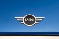 Benzinmotorral újult az ötajtós Mini Cooper 53