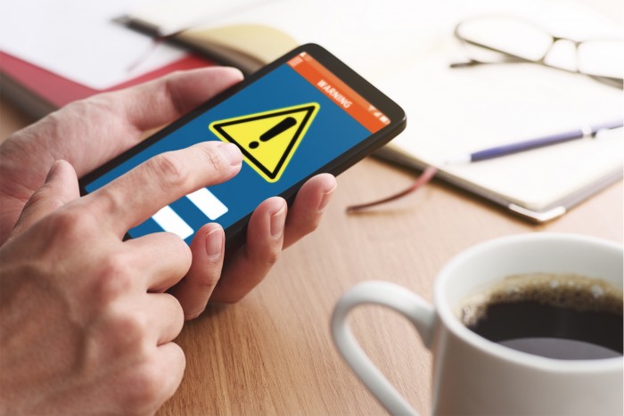 SMS-t kaptál útdíjtartozásról? Azonnal töröld!