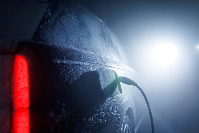 Brutális várólista: kígyózik a sor a villany-SUV-ért