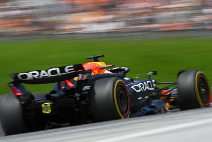 F1: Verstappen autója elromlott, mégis első lett