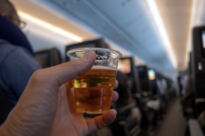 Ezért ne iszogass a repülőúton (se)