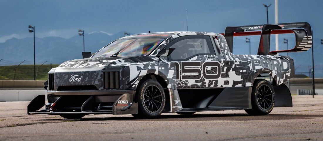 Két és fél tonna levegőt visz ez a pick-up