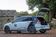 Az AK-47-estől is megvéd a páncélozott Golf GTI 16