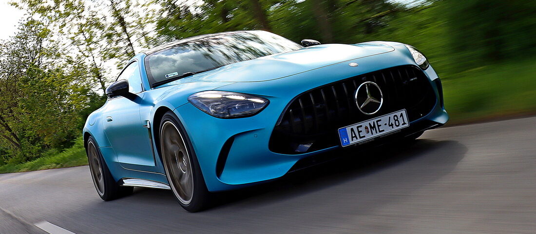 Bekönnyezel, úgy szól az 585 lóerős AMG GT