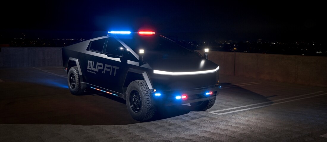 Egyenruhát húzott a Tesla Cybertruck