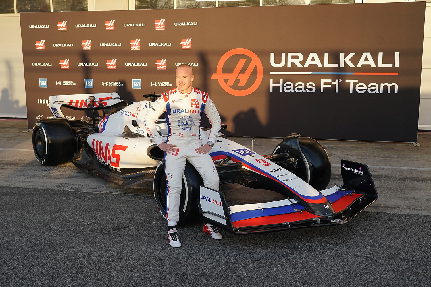 F1: Ötmilliárdot húznak ki a kiscsapat kasszájából