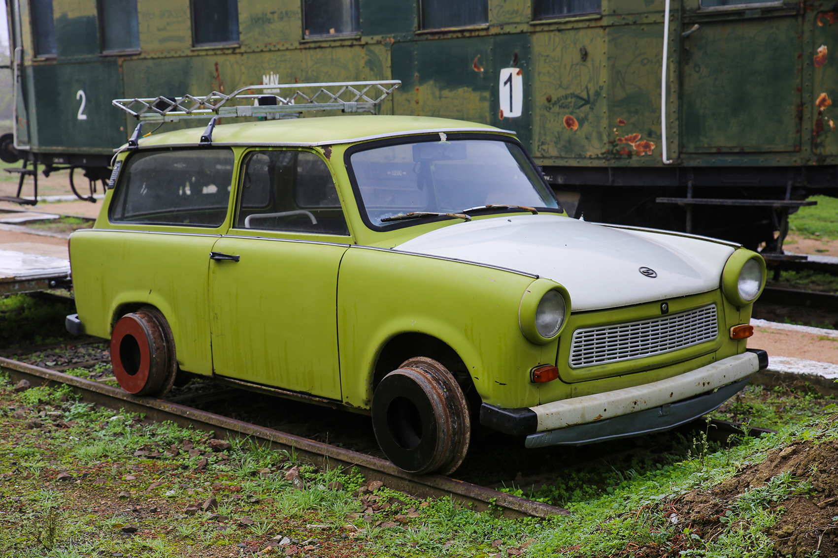 Sínen megy ez a hazai Trabant, imádják az emberek