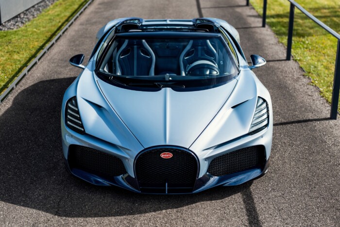 A gyártás kapujában a világ legdrágább kabriója 8 | Vezess A gyártás kapujában a világ legdrágább kabriója 8