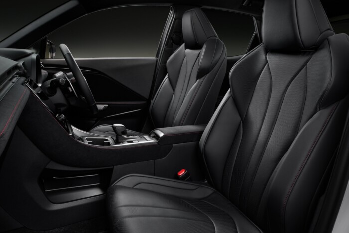 Már gyártják a 300 lóerős városi Lexust 8