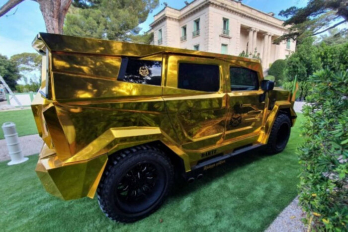 500 milliós autó volt az esküvői ajándék