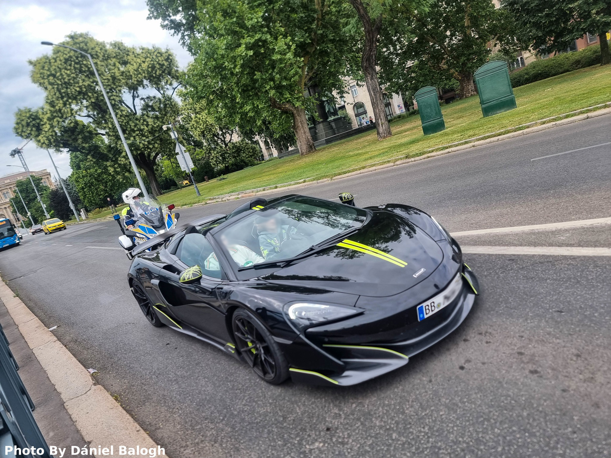 Szuperritka sportautót igazoltattak a Vigadó térnél 1