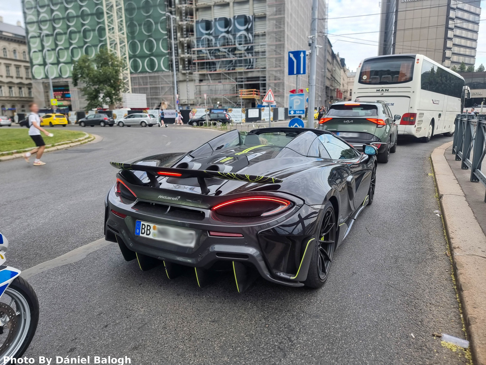 Szuperritka sportautót igazoltattak a Vigadó térnél 2