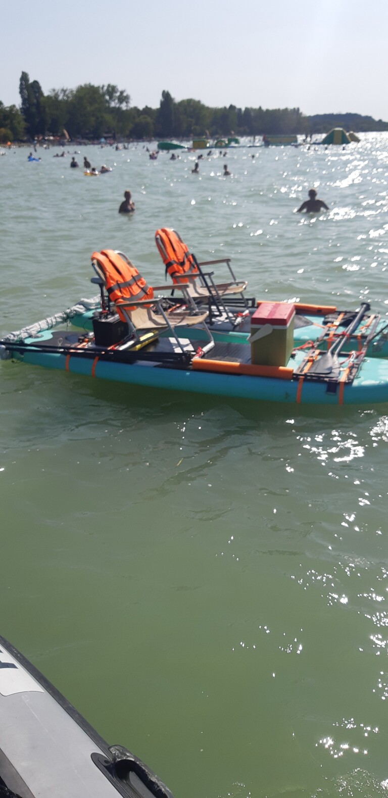 Olyan csónakot fogtak a rendőrök a Balatonon, Kevin Costner megkönnyezné 1 | Vezess Olyan csónakot fogtak a rendőrök a Balatonon, Kevin Costner megkönnyezné 1