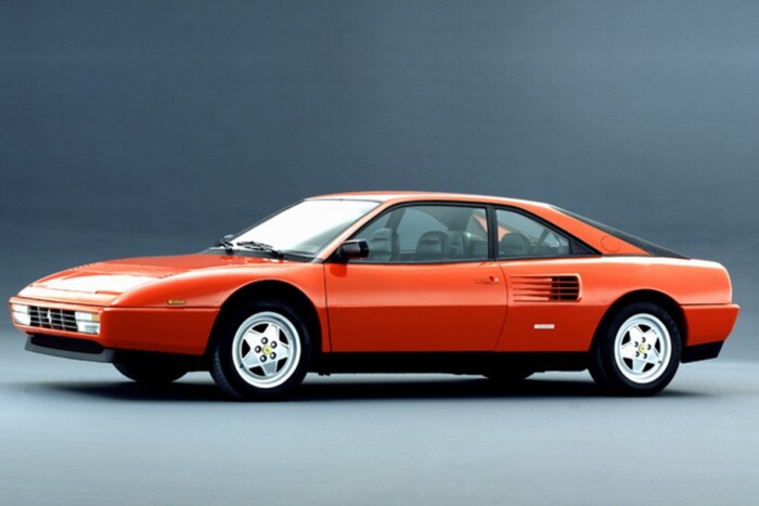 Félbevágott Ferrarit találtak egy garázsban