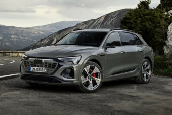 Elkobozták az új Audik kulcsait a gyári munkások