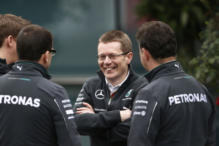 F1: Alonsóéknál köt ki a Mercedes kulcsembere