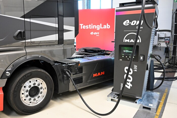 Nyilvános töltők lesznek itthon e-teherautóknak