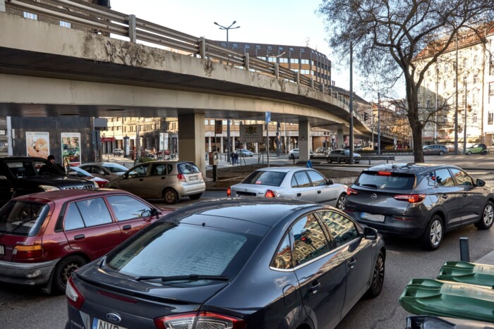 A számok is mutatják, eltűntek a színes autók