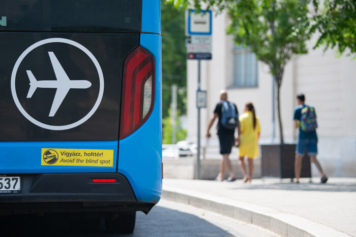 Fontos új matricák jelentek meg a BKK buszain 1