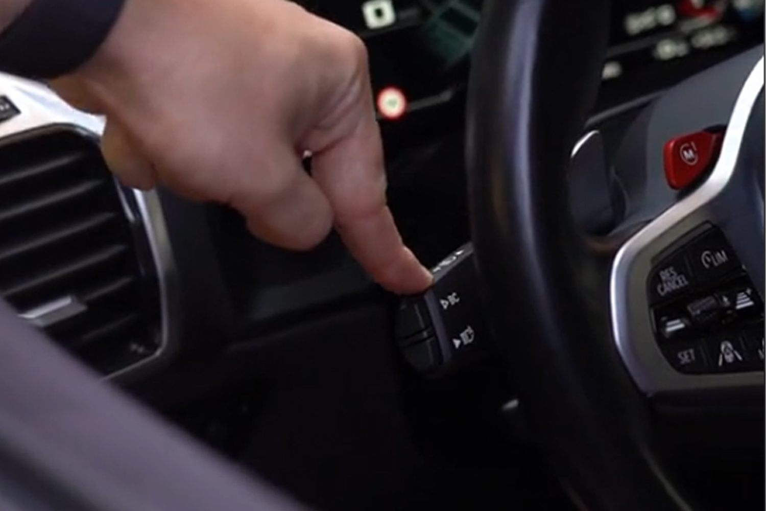 A rendőrség segített egy BMW-snek indexelni