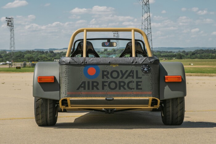 Ez történik, ha katonák szerelnek össze egy autót 8