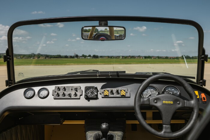 Ez történik, ha katonák szerelnek össze egy autót 6