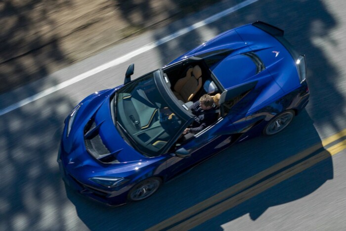 Ezer lóerő fölött az ikonikus sportkocsi 10