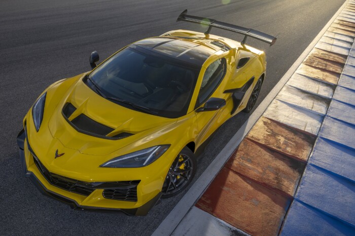 Ezer lóerő fölött az ikonikus sportkocsi