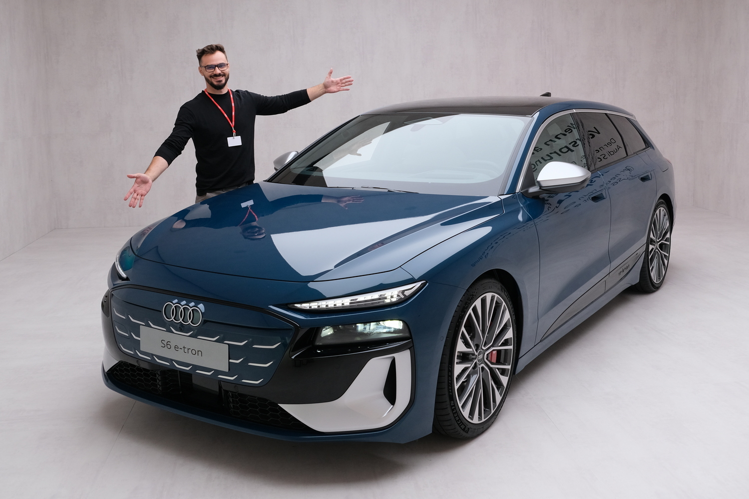Élőben is szexi az Audi elektromos kombija!