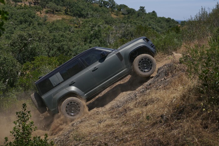 Mindenhol, mindenkit leural ez a V8-as terepjáró 6