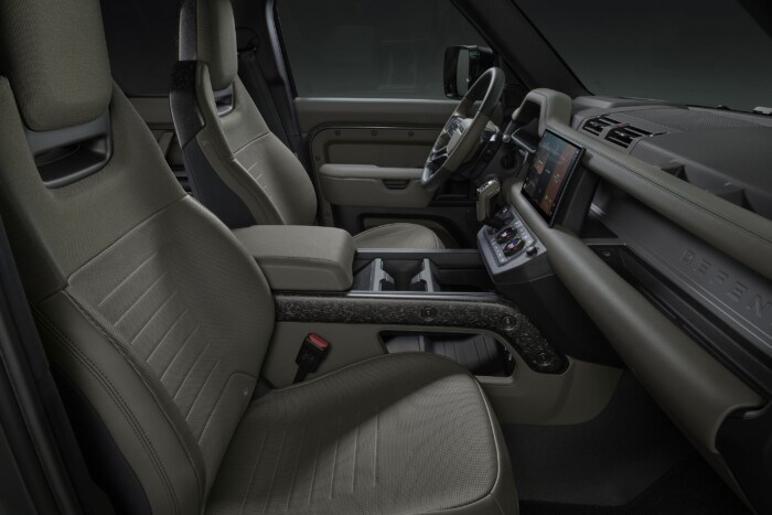 Mindenhol, mindenkit leural ez a V8-as terepjáró 8